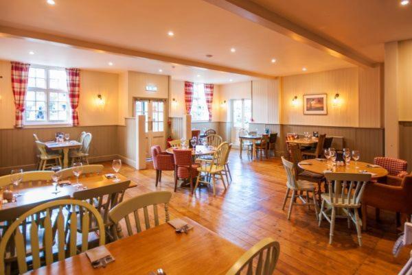 ヴェントナー The White Lion Bed & Breakfast エクステリア 写真