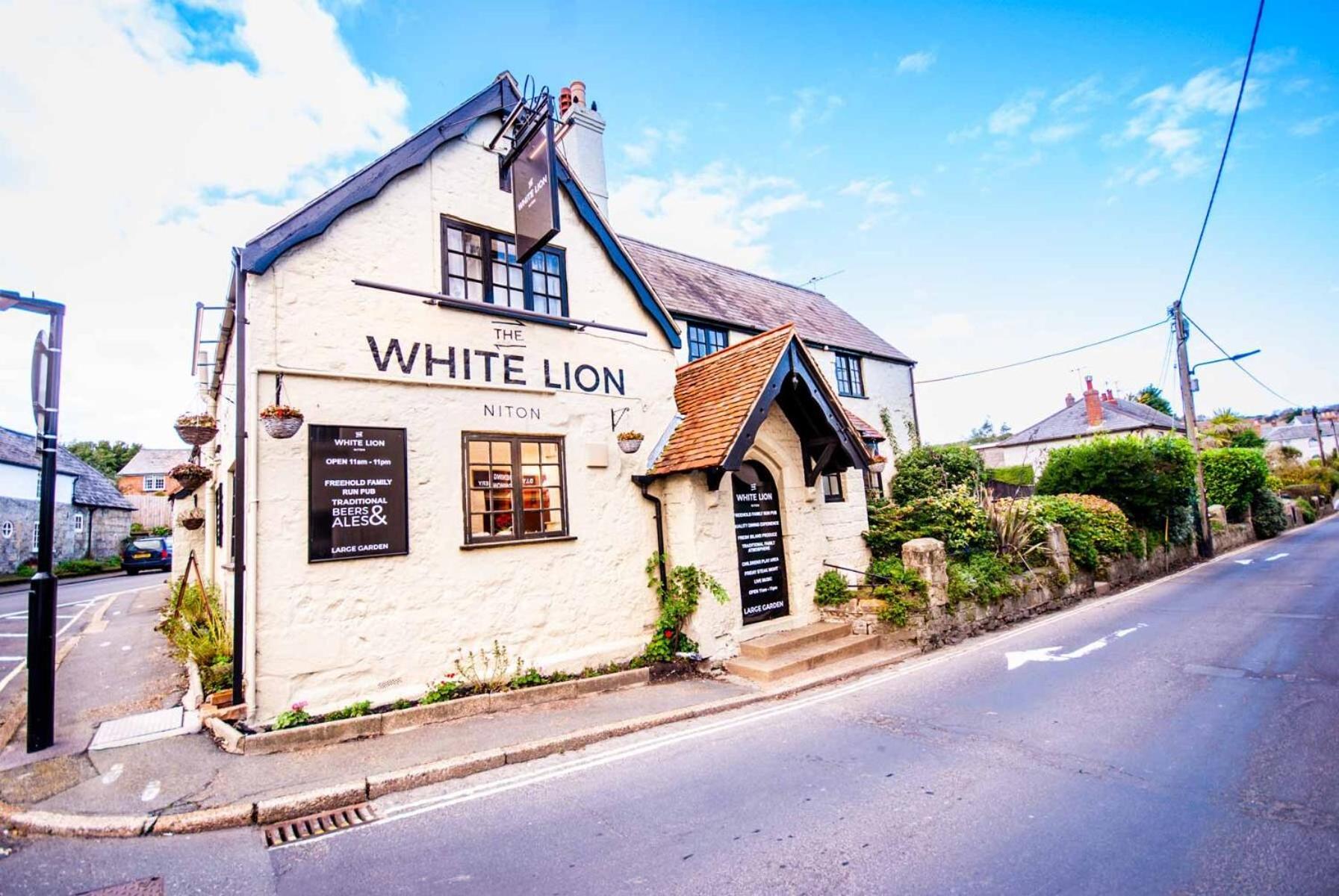 ヴェントナー The White Lion Bed & Breakfast エクステリア 写真